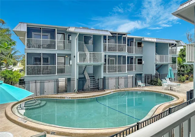 2nd image of 205 Highland Ave #3, Bradenton Beach, FL 34217 | MLS# A4696641