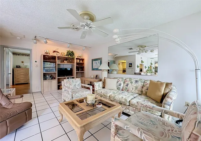 5th image of 205 Highland Ave #3, Bradenton Beach, FL 34217 | MLS# A4696641