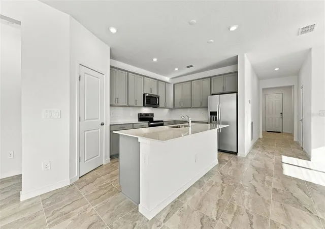 Photo 3 of Single family home for sale at 11116 Sycamore Glen Loop, Thonotosassa, FL 33592 | MLS# TB8517745 | Listing updated on 2026-10-04