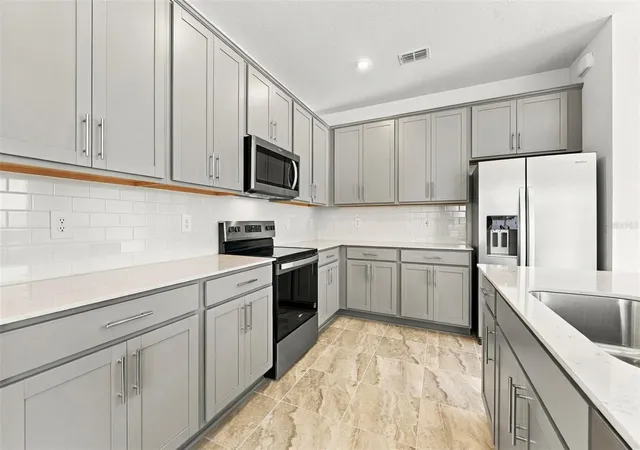 Photo 3 of Single family home for sale at 11116 Sycamore Glen Loop, Thonotosassa, FL 33592 | MLS# TB8517745 | Listing updated on 2026-10-04