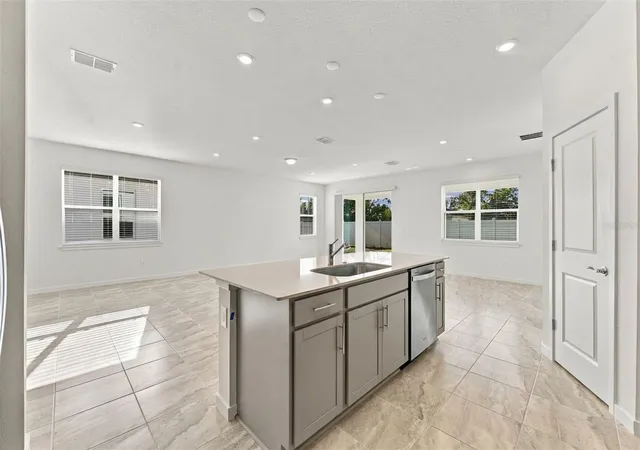 Photo 4 of Single family home for sale at 11116 Sycamore Glen Loop, Thonotosassa, FL 33592 | MLS# TB8517745 | Listing updated on 2026-10-04