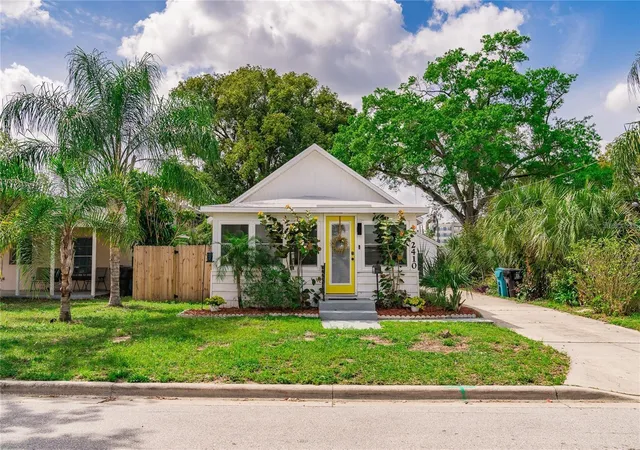 Photo 1 of Single family home for sale at 2410 Center Ave, Orlando, FL 32806 | MLS# O6415626 | Listing updated on 2026-09-15