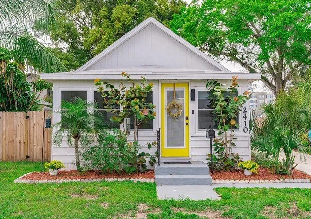Photo 3 of Single family home for sale at 2410 Center Ave, Orlando, FL 32806 | MLS# O6415626 | Listing updated on 2026-09-15