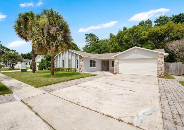 Photo 2 of Single family home for sale at 427 Elkwood Ln, Orlando, FL 32825 | MLS# O6415633 | Listing updated on 2026-08-11