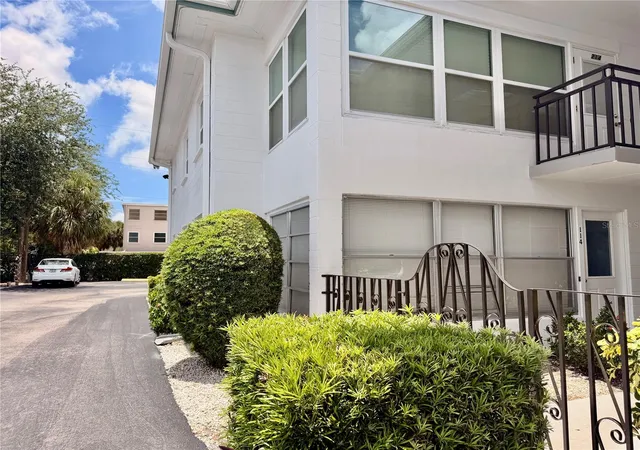 Homes for sale in St Petersburg, FL | 3100 Hartford Street, St Petersburg, FL 33713 | Houzeo