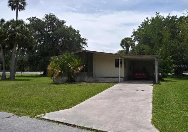 3rd image of 22 Canal Ct, Lake Panasoffkee, FL 33538 | MLS# A4696651