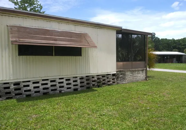 4th image of 22 Canal Ct, Lake Panasoffkee, FL 33538 | MLS# A4696651