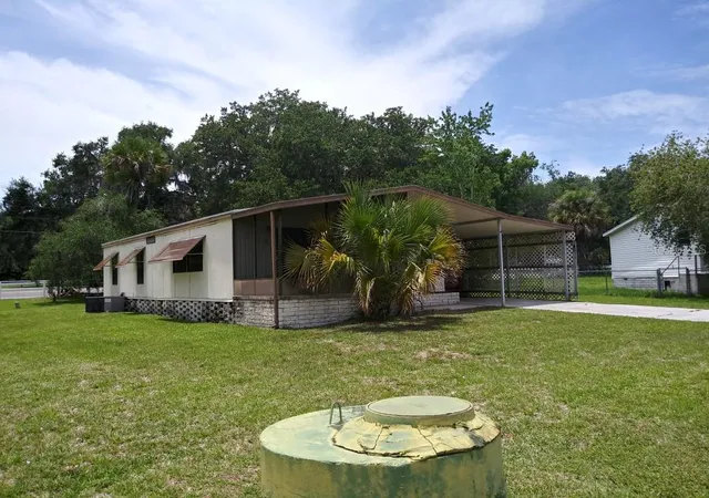 5th image of 22 Canal Ct, Lake Panasoffkee, FL 33538 | MLS# A4696651