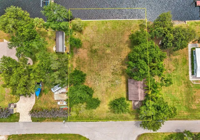 2nd image of 10082 Sw Riverview Cir, Arcadia, FL 34269 | MLS# C7527161