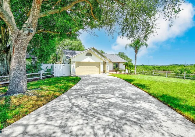 2nd image of 1400 Club Dr, Tarpon Springs, FL 34689 | MLS# TB8517835