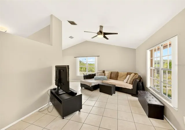3rd image of 1400 Club Dr, Tarpon Springs, FL 34689 | MLS# TB8517835