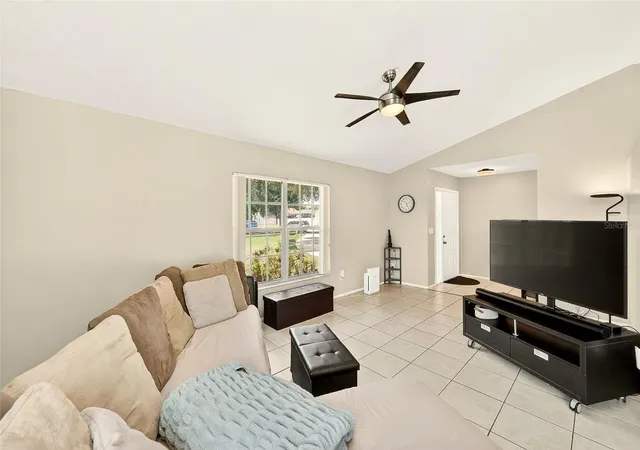 4th image of 1400 Club Dr, Tarpon Springs, FL 34689 | MLS# TB8517835