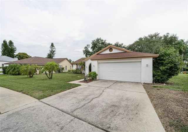 Homes for sale in Holiday, FL | 3114 Summervale Dr, Holiday, FL 34691 | MLS# W7886624