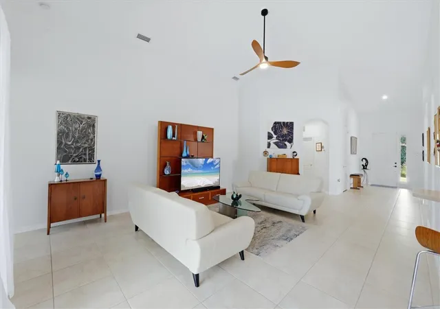 Photo 4 of Single family home for sale at 428 Snapdragon Loop, Bradenton, FL 34212 | MLS# A4696664 | Listing updated on 2026-09-11