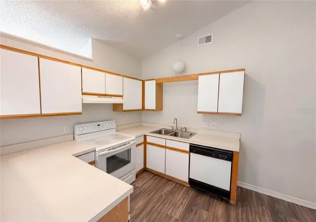 Photo 2 of Single family home for sale at 114 Pamala Ct, Sanford, FL 32771 | MLS# O6415729 | Listing updated on 2026-09-25