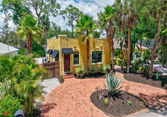 Photo 1 of Single family home for sale at 2437 Floyd St, Sarasota, FL 34239 | MLS# A4696668 | Listing updated on 2026-06-24