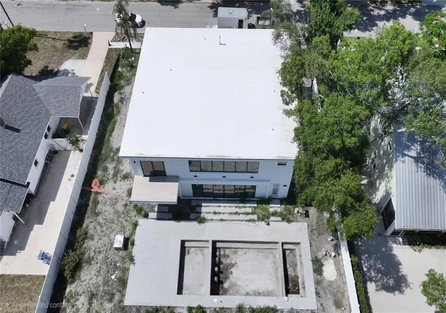 Photo 3 of Single family home for sale at 2258 Arlington St, Sarasota, FL 34239 | MLS# A4696669 | Listing updated on 2026-06-17
