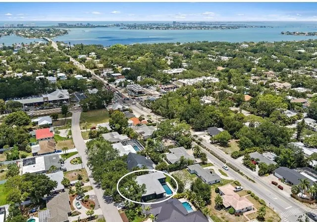 Photo 2 of Single family home for sale at 1905 Tulip Dr, Sarasota, FL 34239 | MLS# A4696670 | Listing updated on 2026-08-23
