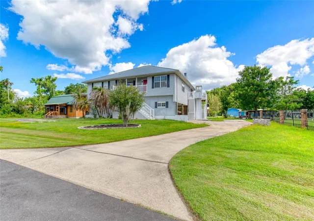 3rd image of 24535 Bonnet Rd, Astor, FL 32102 | MLS# V4949587