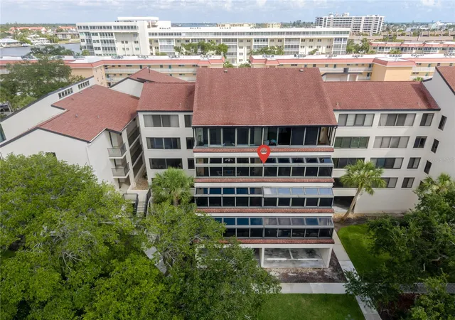 Listing Photo 3 - Condo for sale in building located at 6267 Midnight Pass Rd, Sarasota, FL 34242 - Unit #306