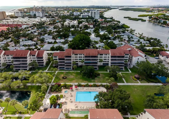 Listing Photo 4 - Condo for sale in building located at 6267 Midnight Pass Rd, Sarasota, FL 34242 - Unit #306