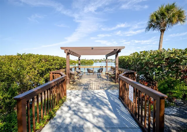 Listing Photo 2 - Condo for sale in building located at 6267 Midnight Pass Rd, Sarasota, FL 34242 - Unit #306