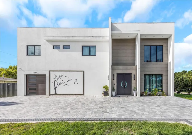 Photo 4 of Single family home for sale at 2635 Woodring Dr, Clearwater, FL 33759 | MLS# R4911425 | Listing updated on 2026-08-23