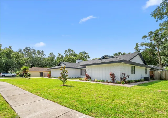2nd image of 15901 Dover Cliffe Dr, Lutz, FL 33548 | MLS# TB8517919