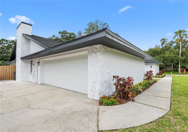 3rd image of 15901 Dover Cliffe Dr, Lutz, FL 33548 | MLS# TB8517919