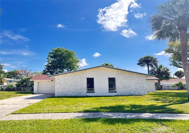 Single family home for sale at 8302 N Flintrock Ct, TAMPA, FL 33615 | MLS# A4696694