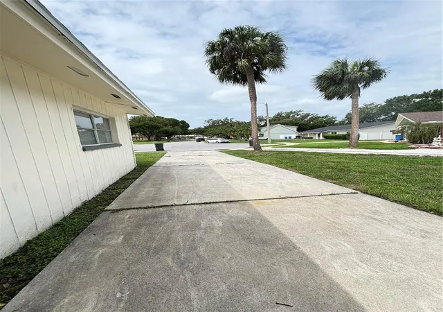Photo 2 of Single family home for sale at 8302 N Flintrock Ct, Tampa, FL 33615 | MLS# A4696694 | Listing updated on 2026-08-30