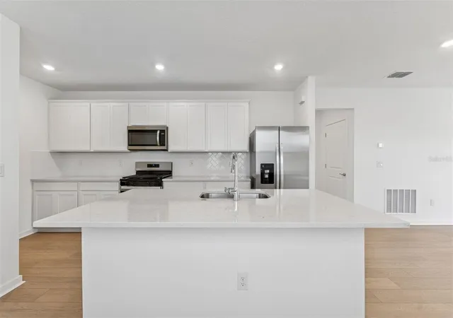4th image of 33511 Binding Ties Ln, Wesley Chapel, FL 33545 | MLS# TB8517943