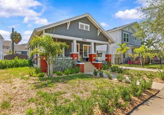 Photo 3 of Single family home for sale at 211 S Albany Ave, Tampa, FL 33606 | MLS# TB8517964 | Listing updated on 2026-07-16