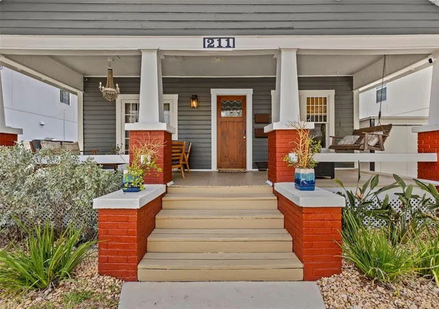 Photo 3 of Single family home for sale at 211 S Albany Ave, Tampa, FL 33606 | MLS# TB8517964 | Listing updated on 2026-07-16