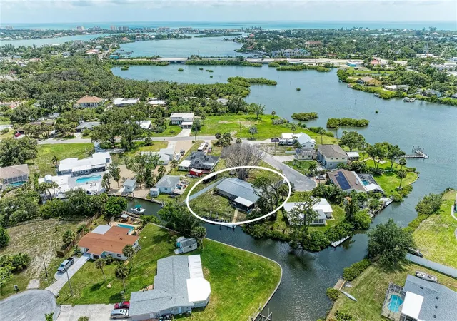 3rd image of 302 Dona Dr, Nokomis, FL 34275 | MLS# A4696707