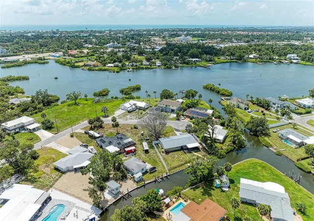 5th image of 302 Dona Dr, Nokomis, FL 34275 | MLS# A4696707