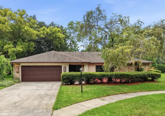 Photo 2 of Single family home for sale at 1405 Laurel Ct, Plant City, FL 33563 | MLS# TB8517967 | Listing updated on 2026-09-04