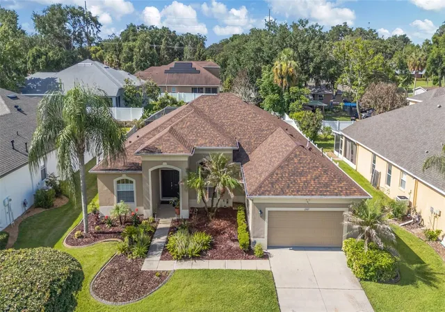 2nd image of 2307 Silver Trumpet Ct, Valrico, FL 33594 | MLS# TB8517970