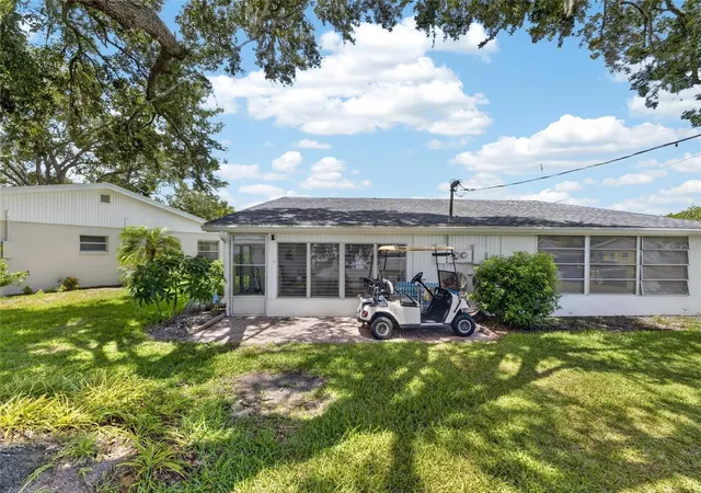 Listing Photo 4 - Condo for sale in building located at 402 Dorchester Pl, SUN CITY CENTER, FL 33573 - Unit #31