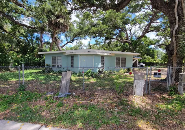 Photo 1 of Single family home for sale at 1375 Myrtle St, Sarasota, FL 34234 | MLS# A4696715 | Listing updated on 2026-06-11
