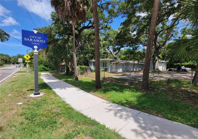 Photo 2 of Single family home for sale at 1375 Myrtle St, Sarasota, FL 34234 | MLS# A4696715 | Listing updated on 2026-06-11