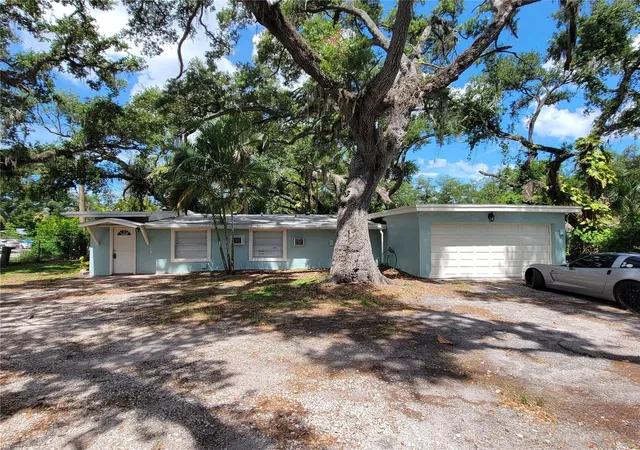 Photo 3 of Single family home for sale at 1375 Myrtle St, Sarasota, FL 34234 | MLS# A4696715 | Listing updated on 2026-06-11