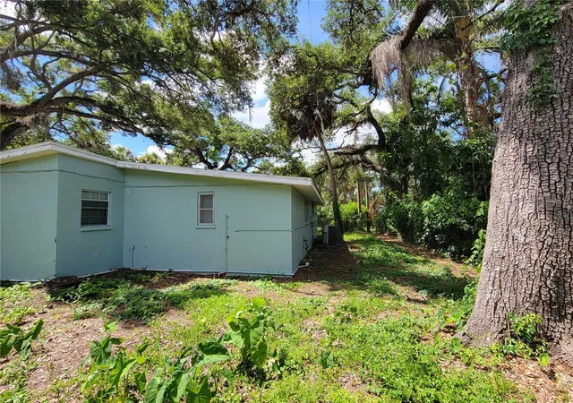 Photo 4 of Single family home for sale at 1375 Myrtle St, Sarasota, FL 34234 | MLS# A4696715 | Listing updated on 2026-06-11