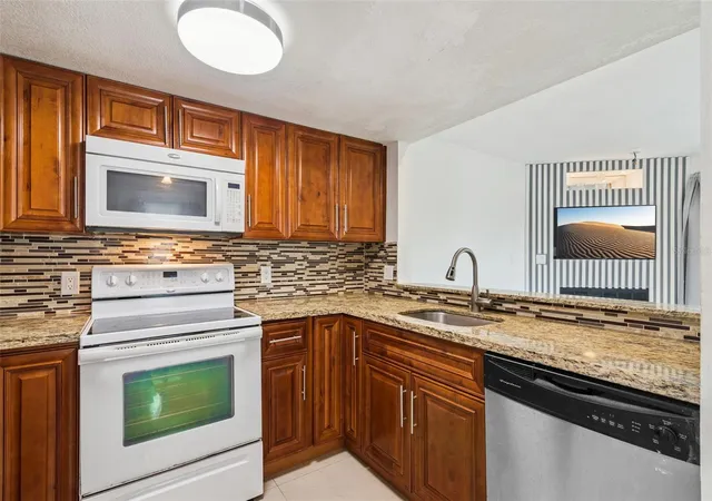 Photo 3 of Townhouse for sale at 214 Majors Ln #F, Kissimmee, FL 34743 | MLS# O6415839 | Listing updated on 2026-09-18