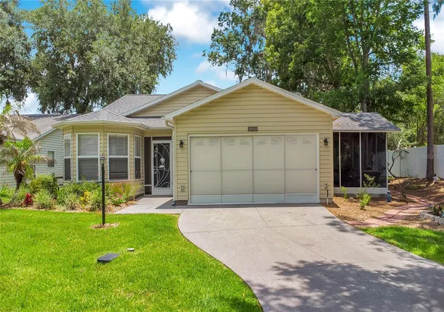 Photo 1 of Single family home for sale at 32222 Summertree Cir, Leesburg, FL 34748 | MLS# G5113595 | Listing updated on 2026-10-10