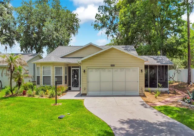 Photo 3 of Single family home for sale at 32222 Summertree Cir, Leesburg, FL 34748 | MLS# G5113595 | Listing updated on 2026-10-10