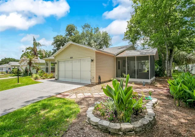 Photo 4 of Single family home for sale at 32222 Summertree Cir, Leesburg, FL 34748 | MLS# G5113595 | Listing updated on 2026-10-10