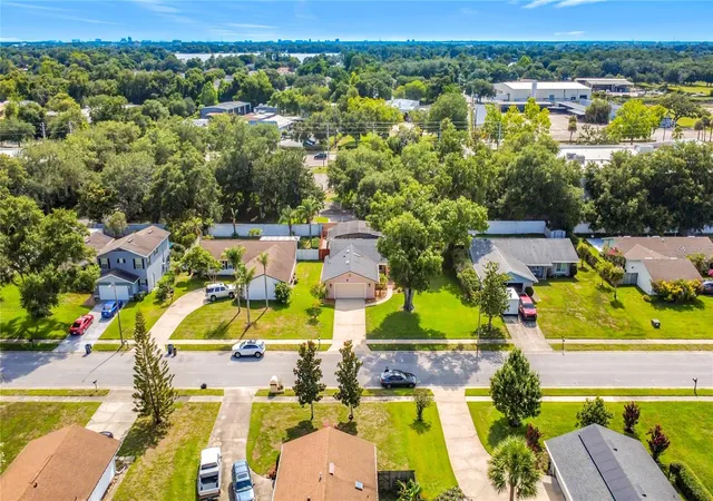 Photo 4 of Single family home for sale at 5020 The Oaks Cir, Orlando, FL 32809 | MLS# O6415849 | Listing updated on 2026-08-11