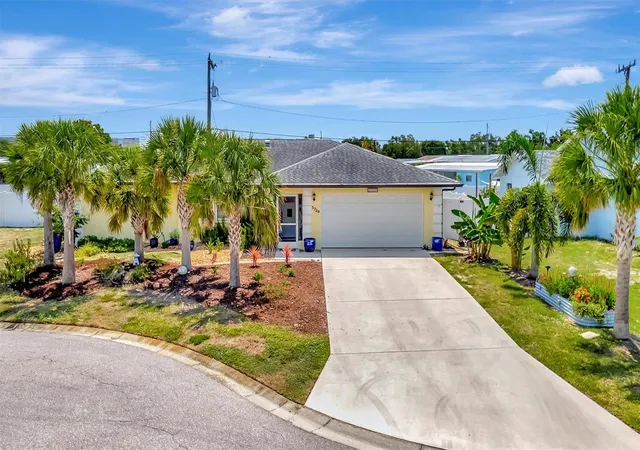 Photo 1 of Single family home for sale at 5729 Augusta Cir, Sarasota, FL 34238 | MLS# A4696724 | Listing updated on 2026-09-12