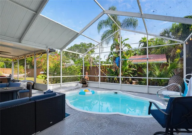 Photo 3 of Single family home for sale at 2719 Fort Worth St, Sarasota, FL 34231 | MLS# A4696731 | Listing updated on 2026-09-01